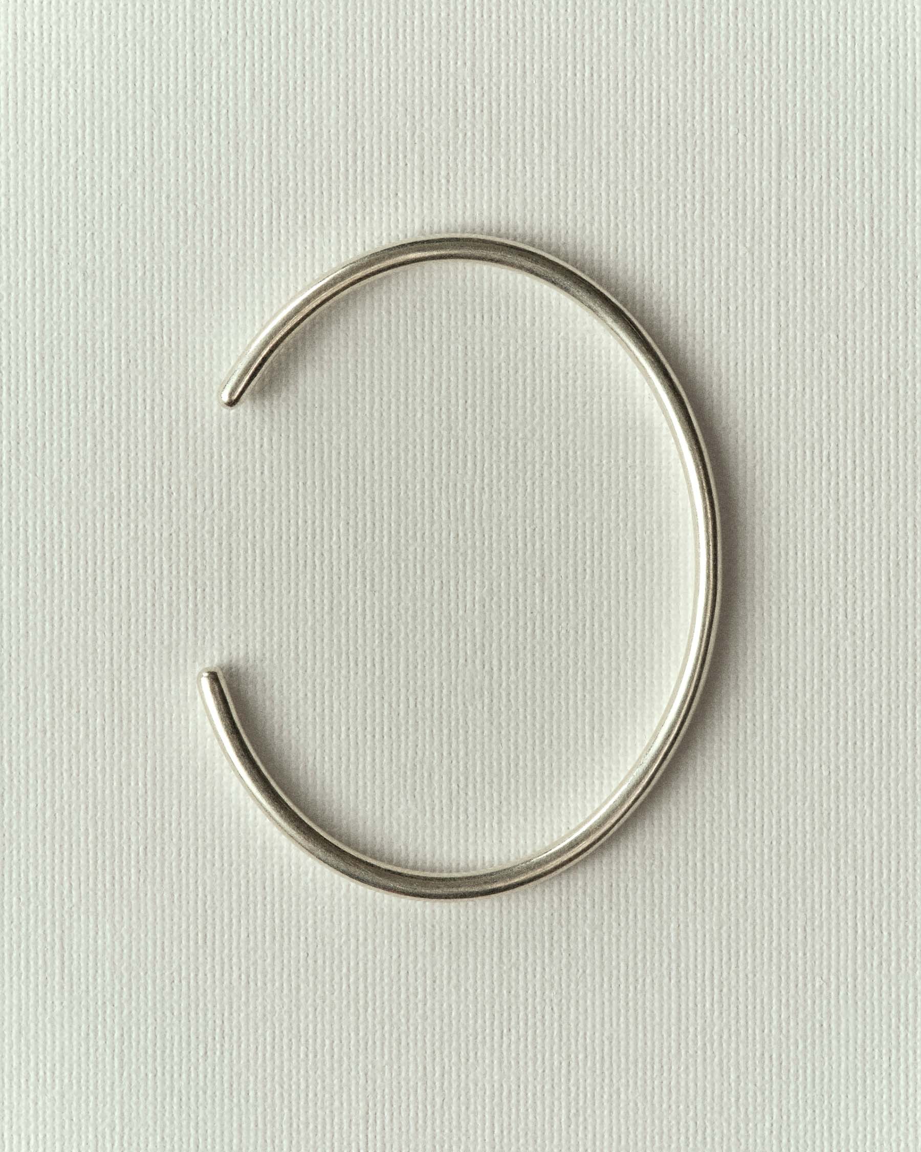 Fine round wire cuff