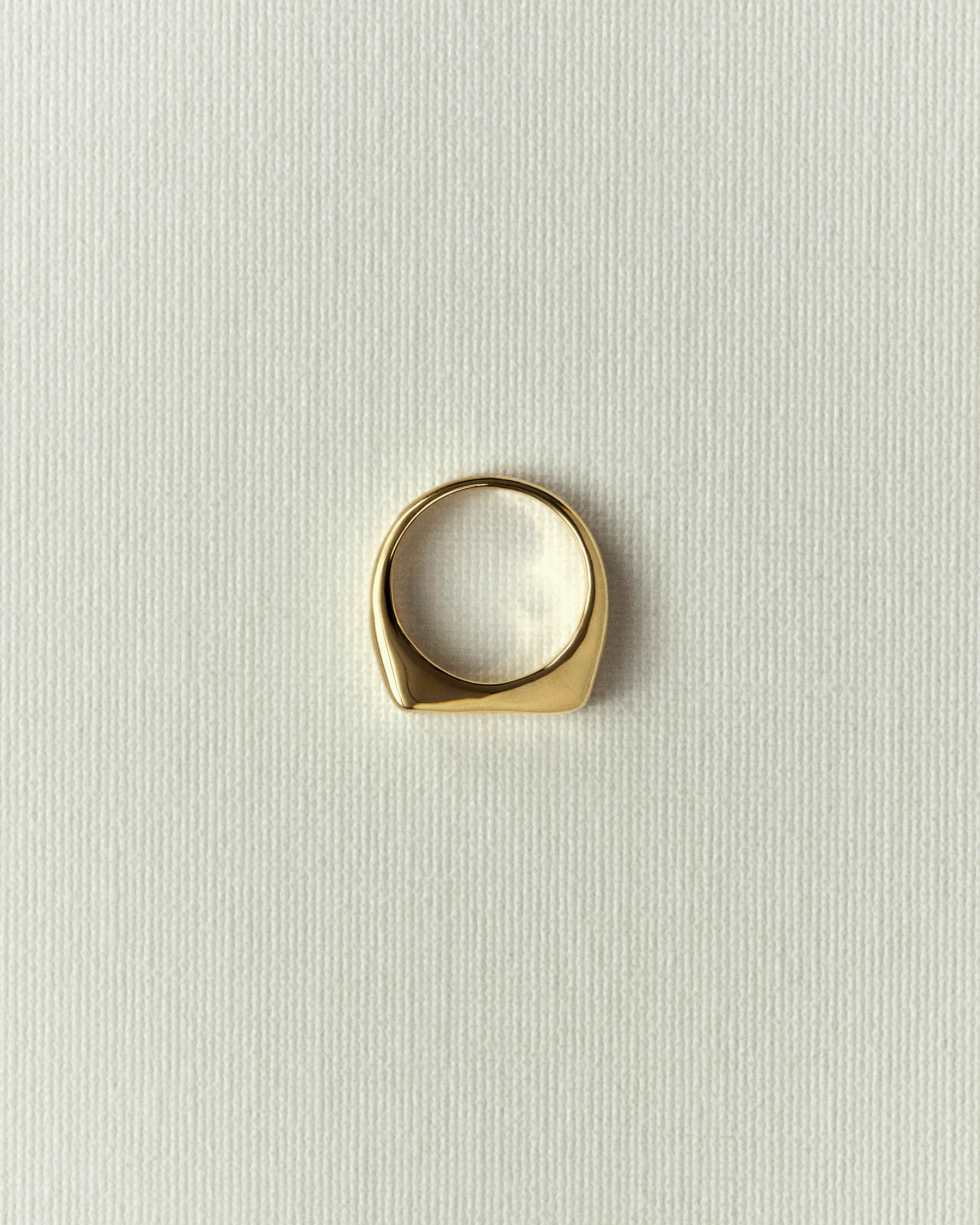 Thin organic signet ring