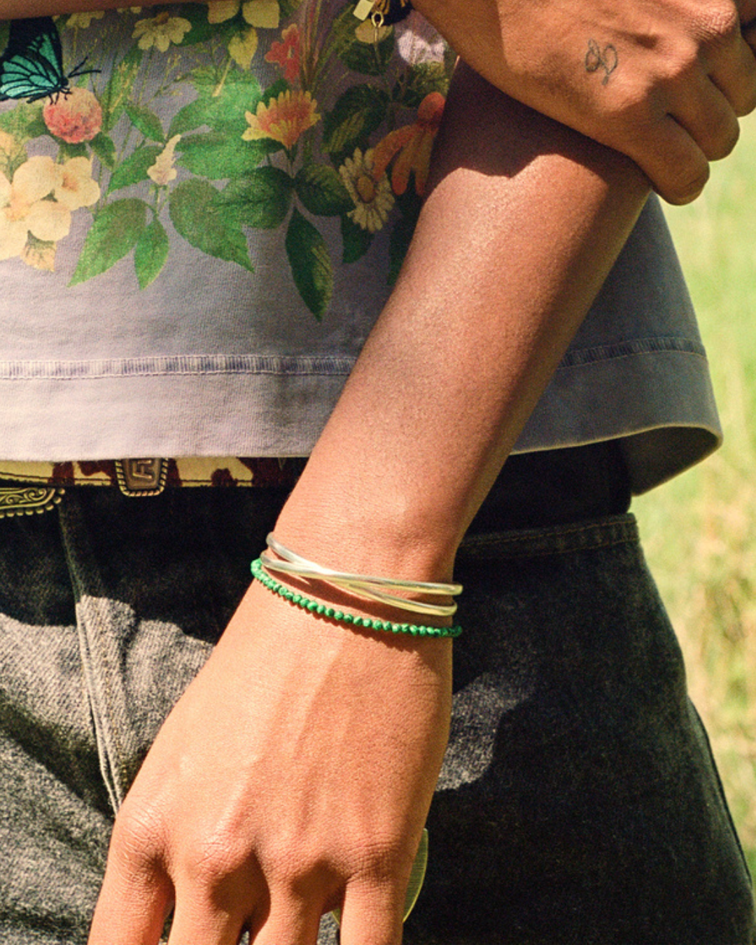 Intertwined flat wire cuff