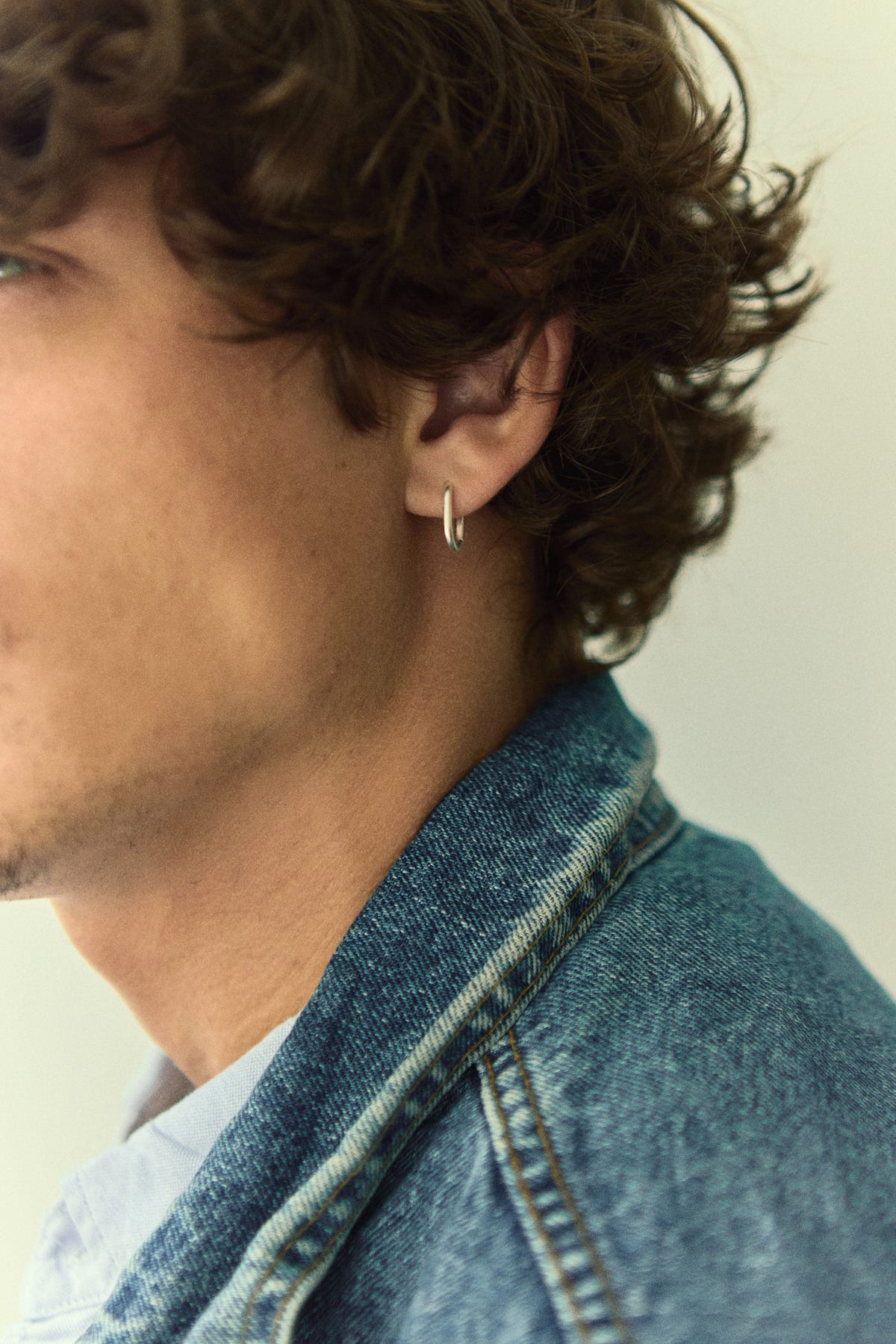 Oval hoop earring