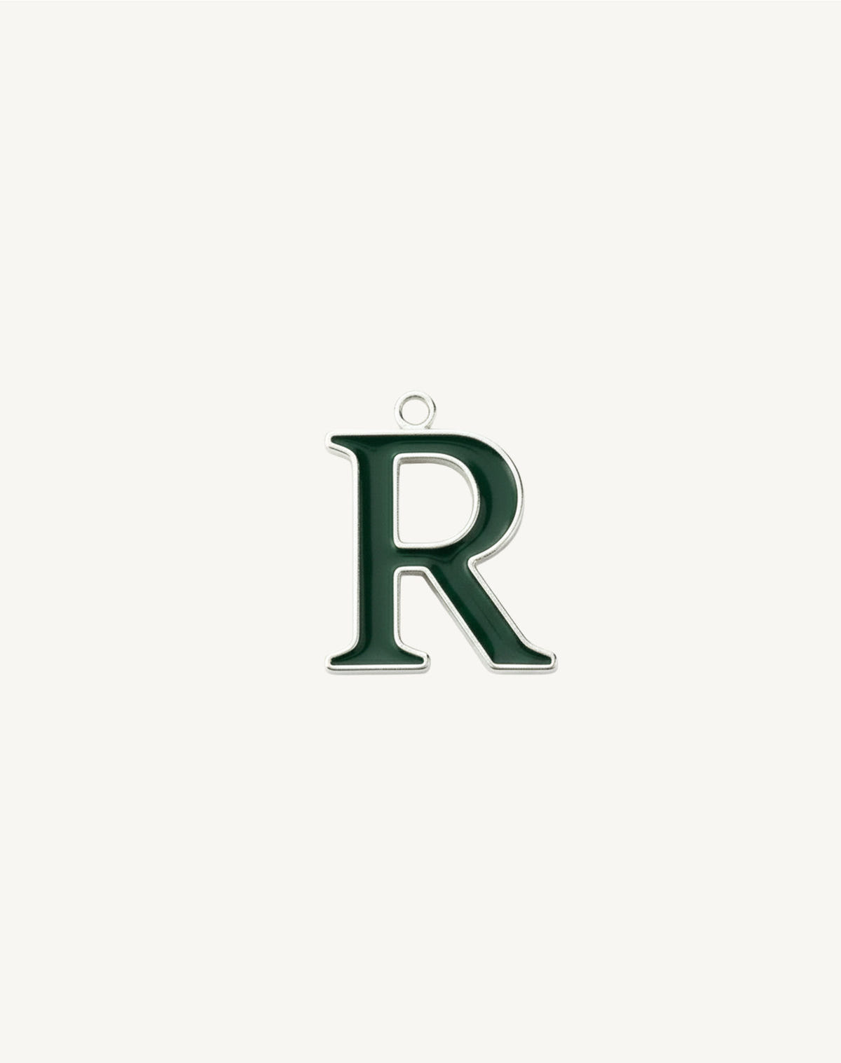 Lettre R à jambe déliée, émail vert foncé bordé d'argent, petit anneau au sommet