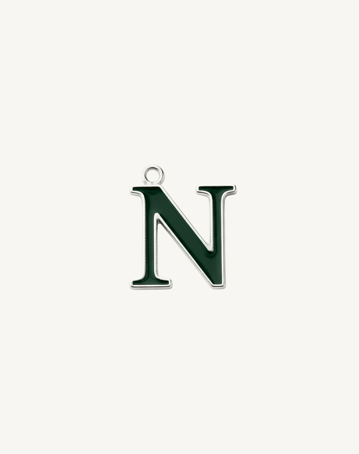 Lettre N à diagonale marquée, émail vert foncé bordé d'argent, petit anneau